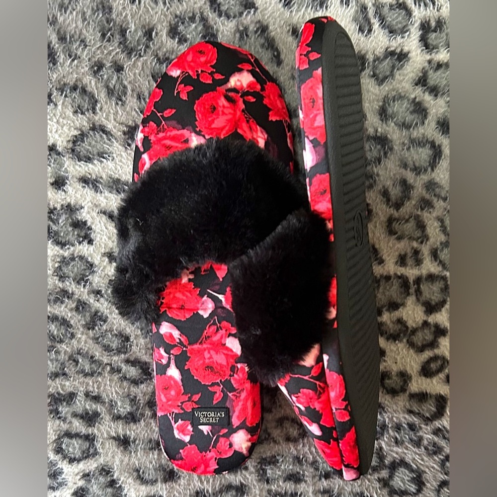 Victoria's Secret Black and Red Floral Slippers Size L (9/10)